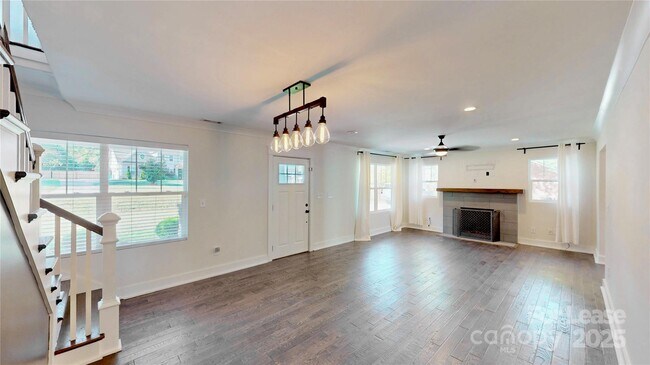 Building Photo - 1412 N Sharon Amity Rd