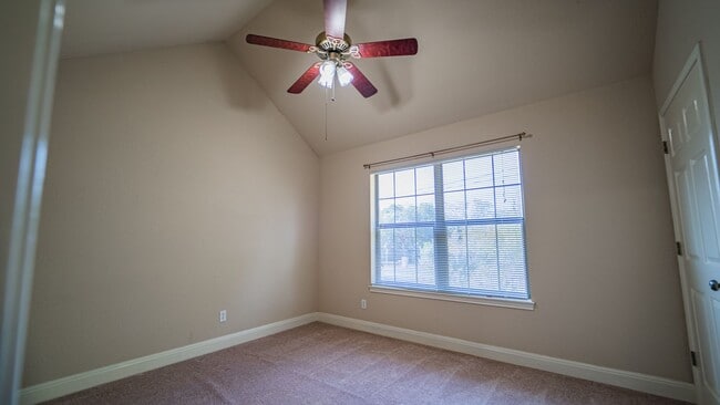 Building Photo - Bulverde Gem for Lease