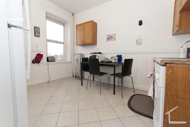 Building Photo - Allston 2 BR Apartment - 9/1/26