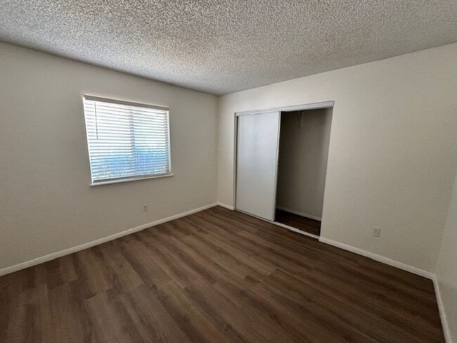Building Photo - Remodeled 3+2 On Large Lot