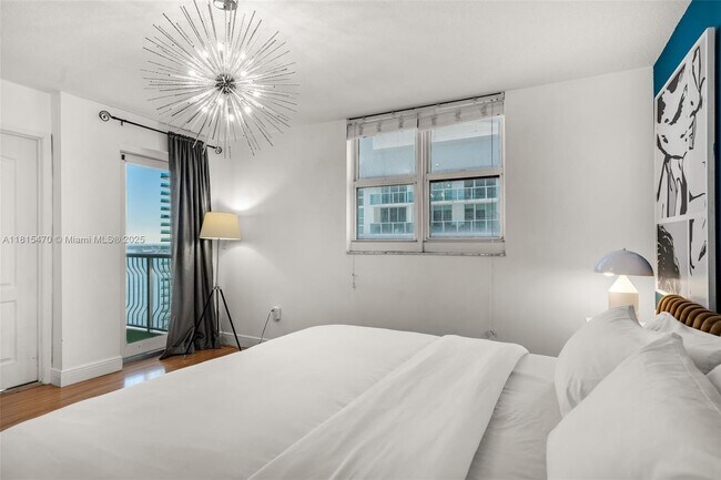 Building Photo - 1200 Brickell Bay Dr