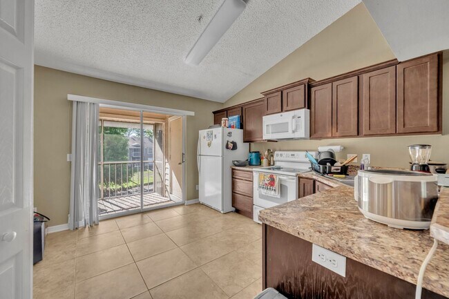 Building Photo - Oviedo Condo One-bedroom Available UTILITIES included.