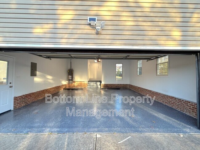 Building Photo - 13446 Cassington Ct