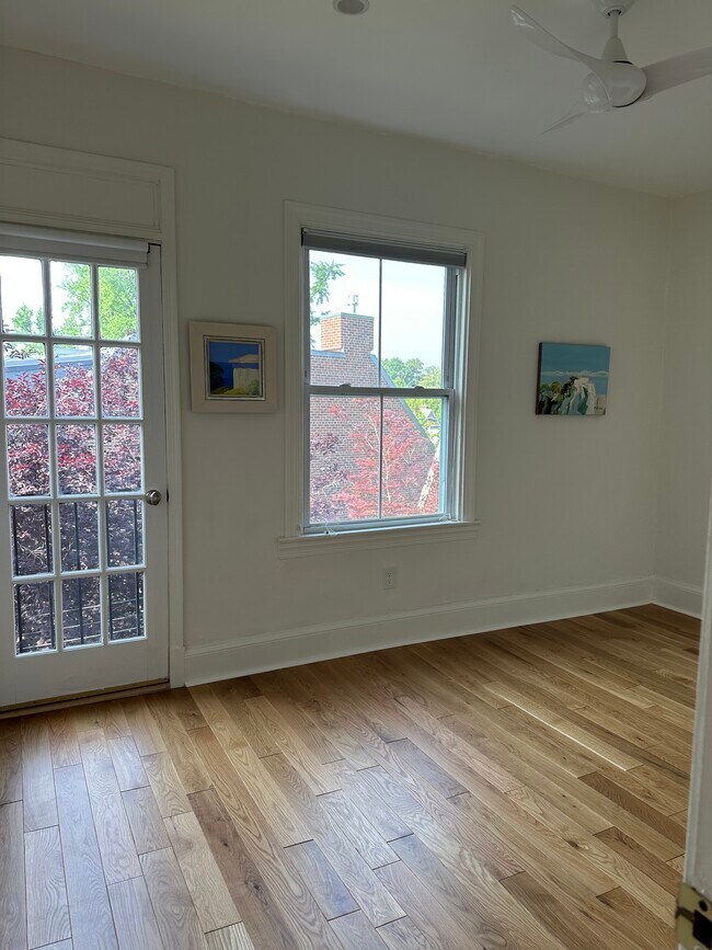 Building Photo - 3042 R St NW