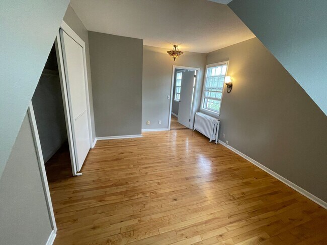 Building Photo - 2118 Pillsbury Ave