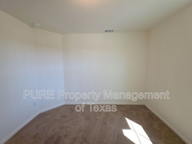 Building Photo - 2002 W 2nd St