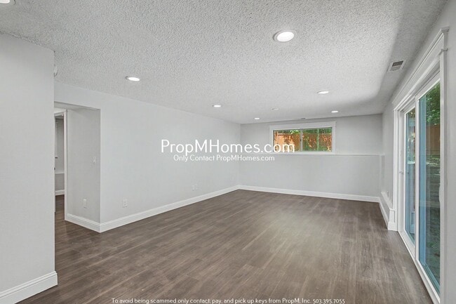 Building Photo - Freshly Renovated Four Bedroom Home in Bull Mountain!