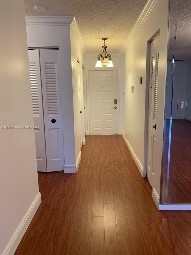 Building Photo - 130 SE 7th St