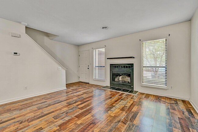 Building Photo - 7007 Oak Ct