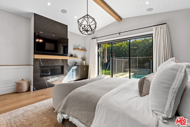 Building Photo - 16712 Addison St