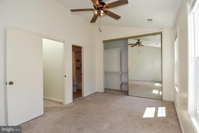 Building Photo - 2304 Hunters Square Ct