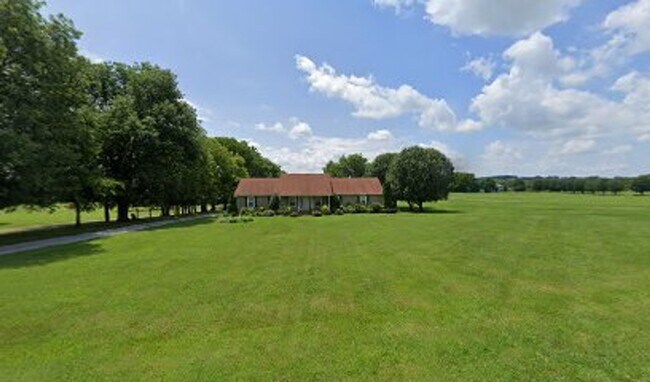 Building Photo - G Team - FOR LEASE - 3 Bed, 2 Bath, 2200sqft Home Lebanon