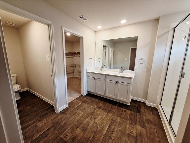 Building Photo - 1327 Camden Ln