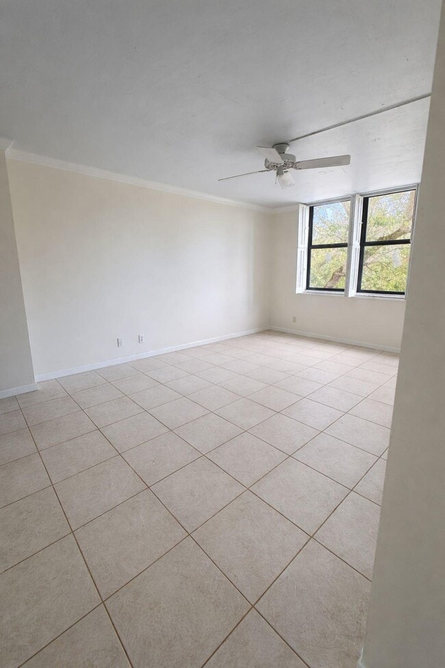Building Photo - 3800 N Hills Dr