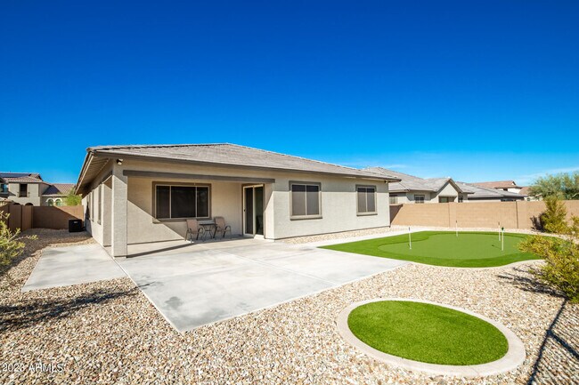 Building Photo - 18335 W Summerhaven Dr