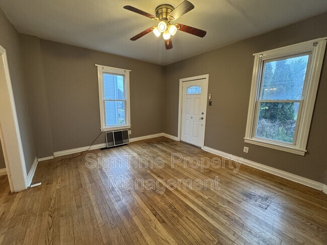 Building Photo - 1009 Corbett St