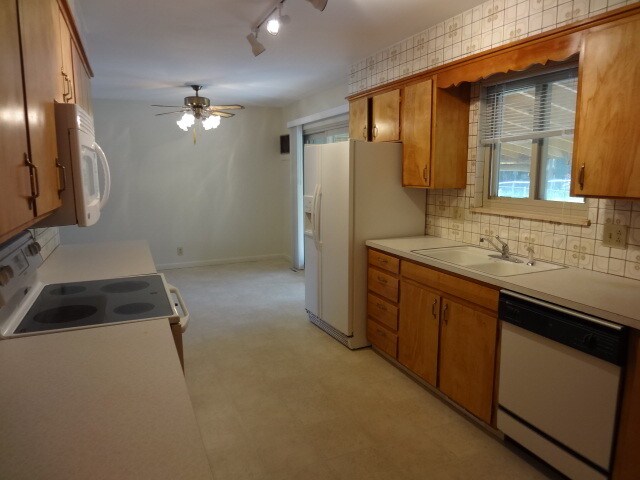 Building Photo - 1117 Ponderosa Dr