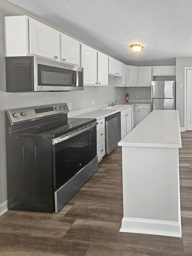 Building Photo - 5 Paris Creek Ct