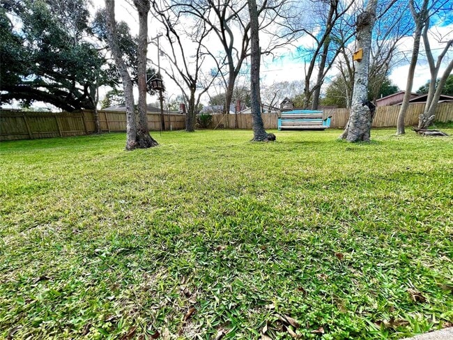 Building Photo - 1735 S Park