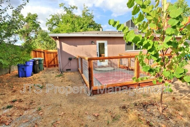 Building Photo - 6906 Pin Oak Ct