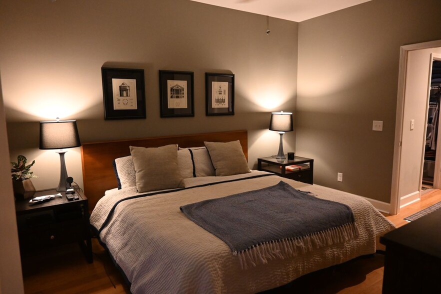 Building Photo - 2921 Lenox Rd NE