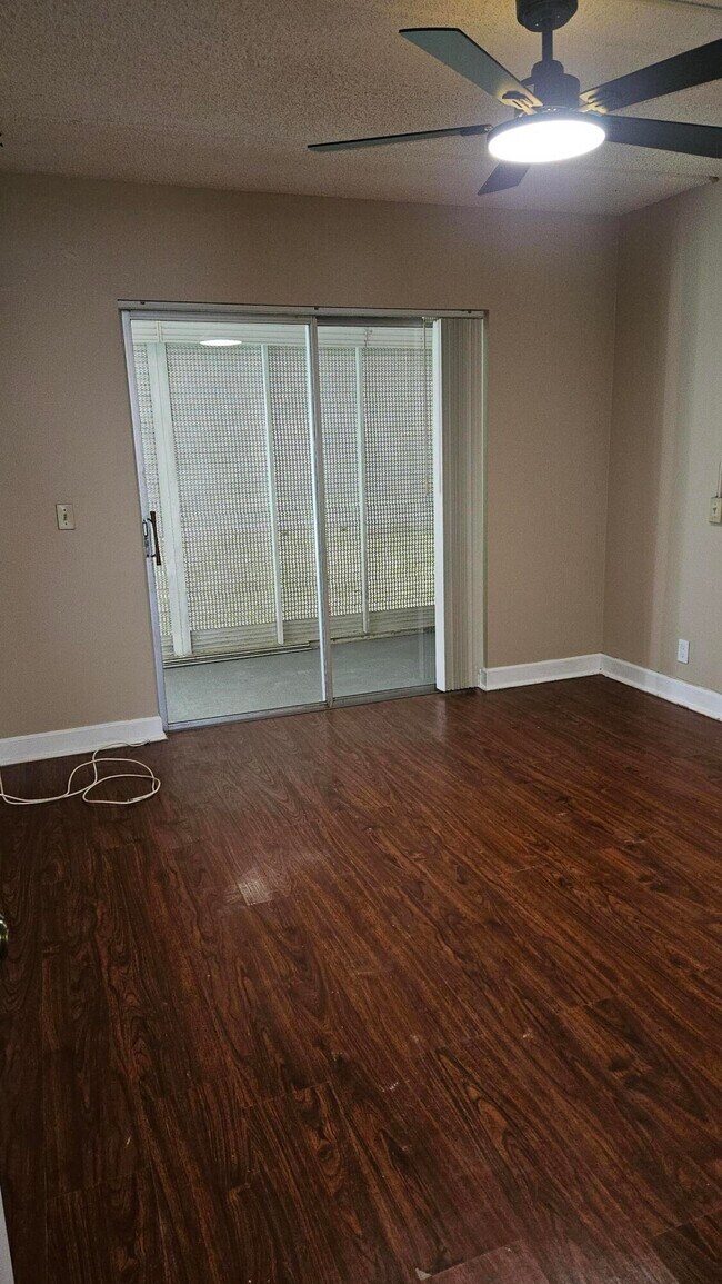 Building Photo - 300 Village Green Cir S