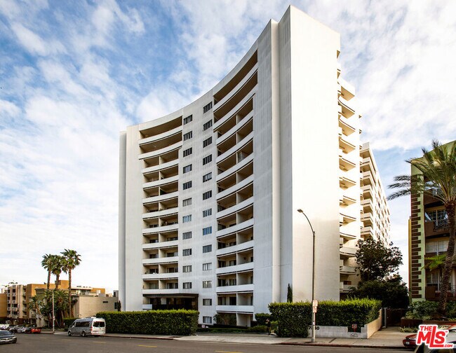 Building Photo - 7250 Franklin Ave