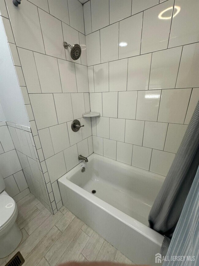 Building Photo - 111 Bayview Dr