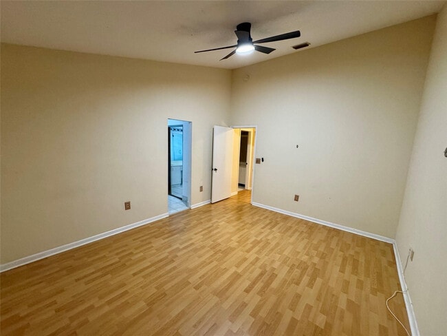 Building Photo - 604 N University Dr