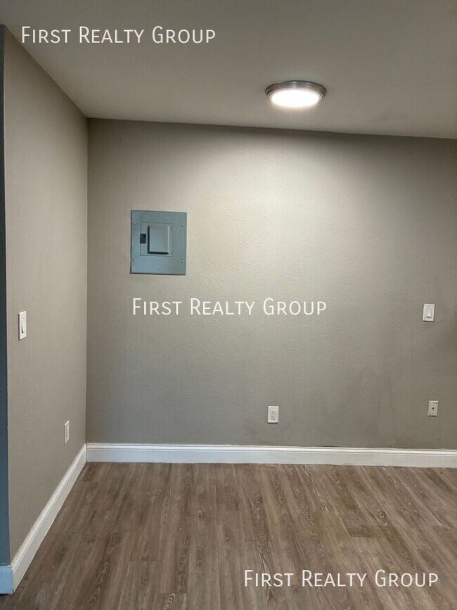 Building Photo - 5610 N Main St