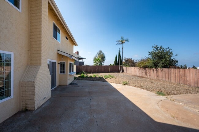 Building Photo - Spacious 2 Story House in cul-de-sac with ...