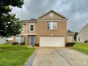 Building Photo - Beautiful 5 bedroom 3 bath  home is locate...