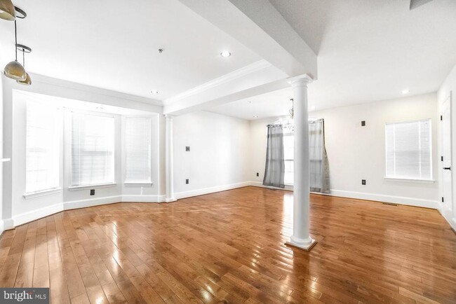 Building Photo - 3100 Esser Pl
