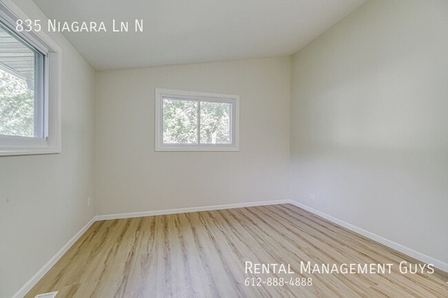 Building Photo - Stunning 4 Bedroom Home! Wayzata School District!