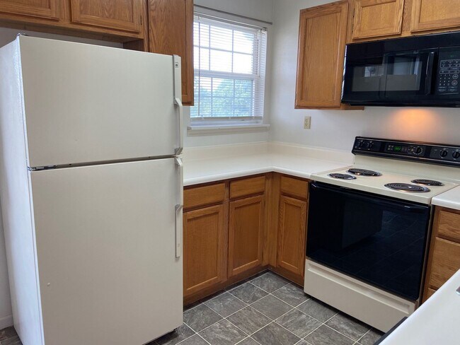 Building Photo - Condominium in FoxPointe