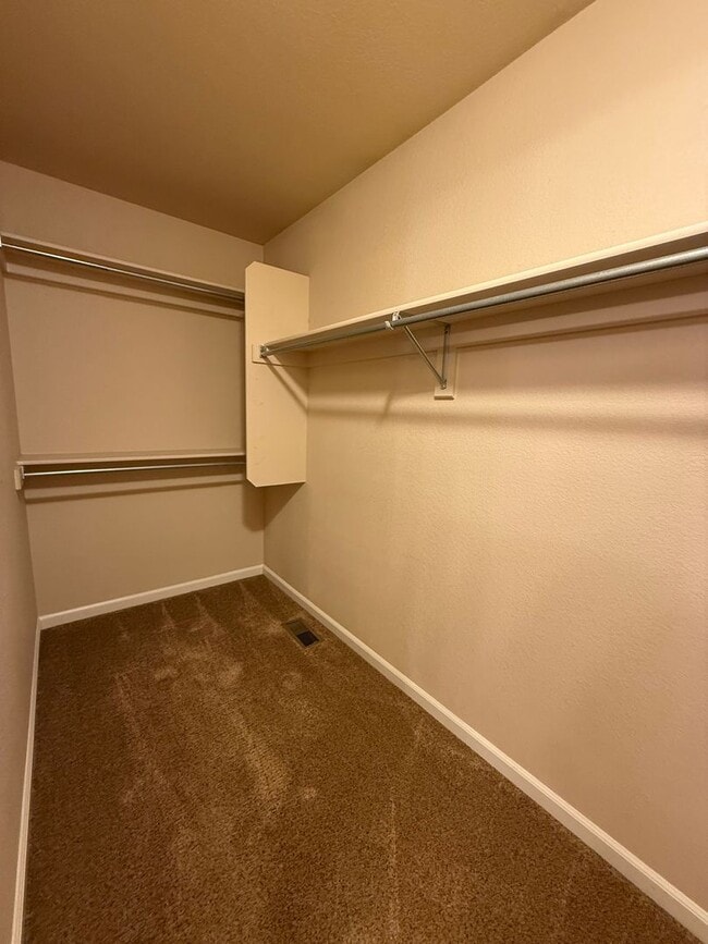 Building Photo - 2 bedroom, 2 1/2 bath condo in the NORTHEAST side of Colorado Springs