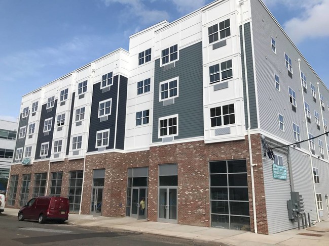 Building Photo - 134-142 Sussex Ave