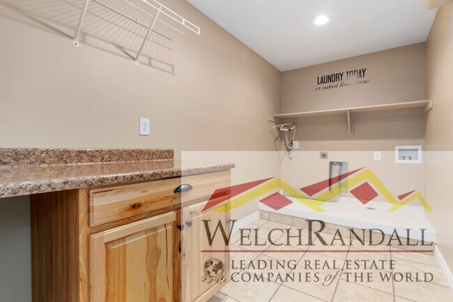 Building Photo - 525 Isabella Dr
