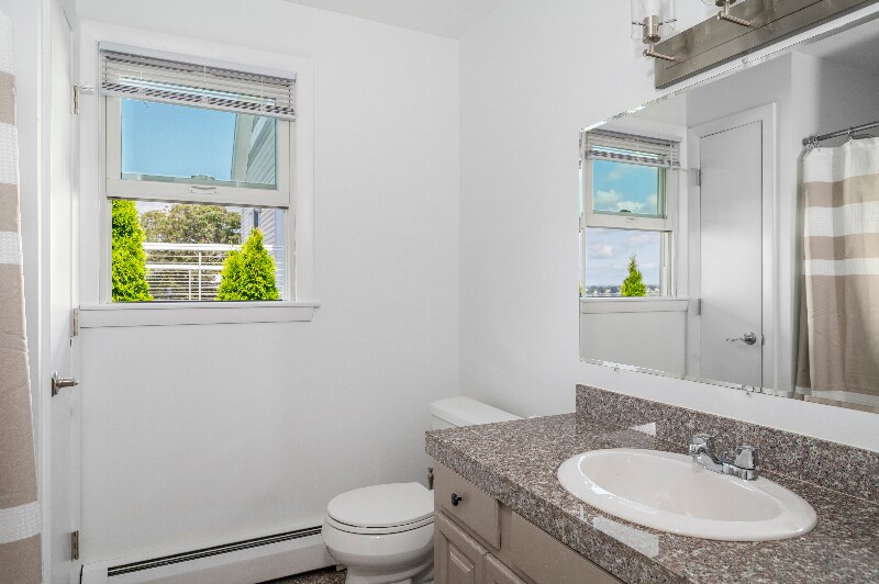 Building Photo - 240 Narragansett Ave