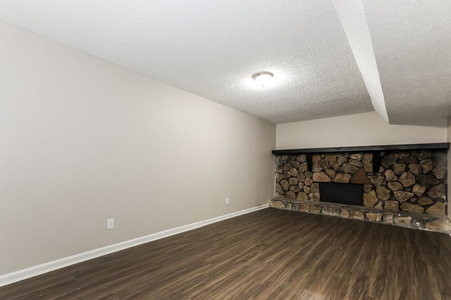 Building Photo - 6405 Beethoven Cir