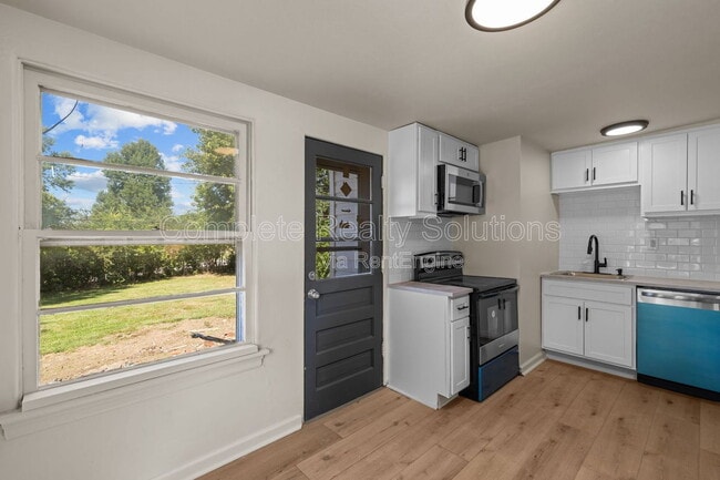 Building Photo - 1395 St Jean St