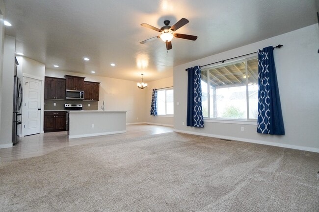 Building Photo - 1187 W Davenport St