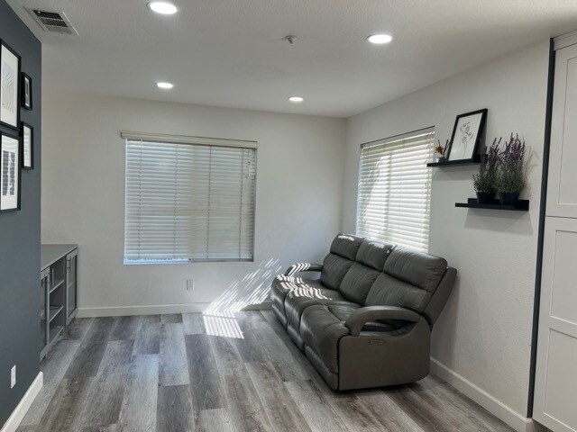 Building Photo - 4910 Hibernia Dr