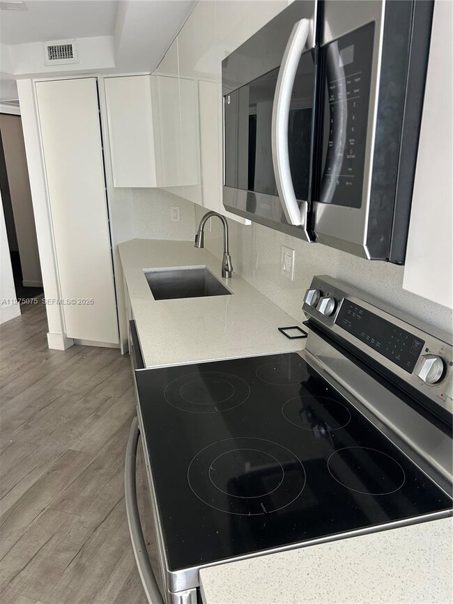 Building Photo - 6921 Environ Blvd