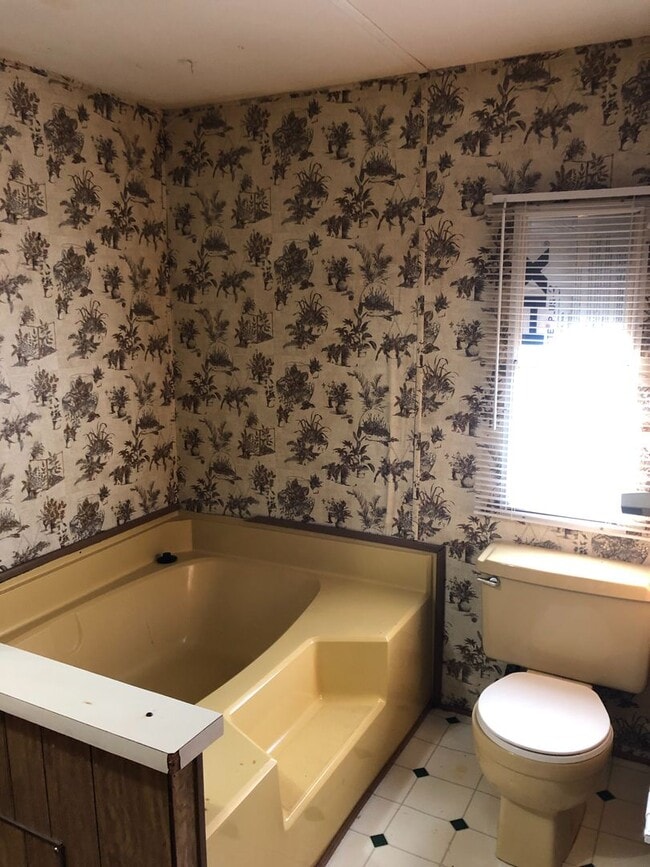 Building Photo - Trailer house; 3 bed, 2 bath
