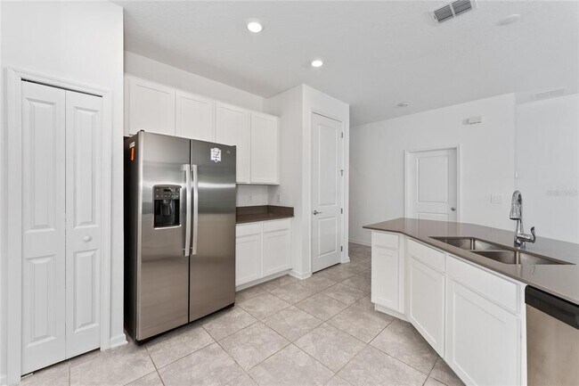 Building Photo - 860 Daring Dr