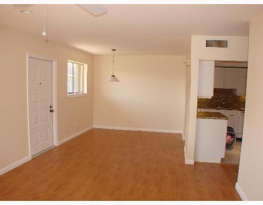 Building Photo - 1866 Fairview Villas Dr