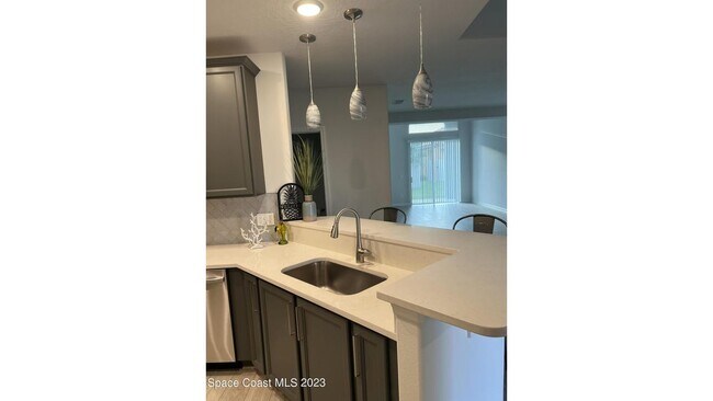 Building Photo - 754 Carlsbad Dr