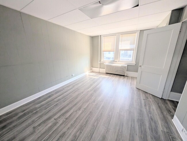 Building Photo - 2 N Portland Ave