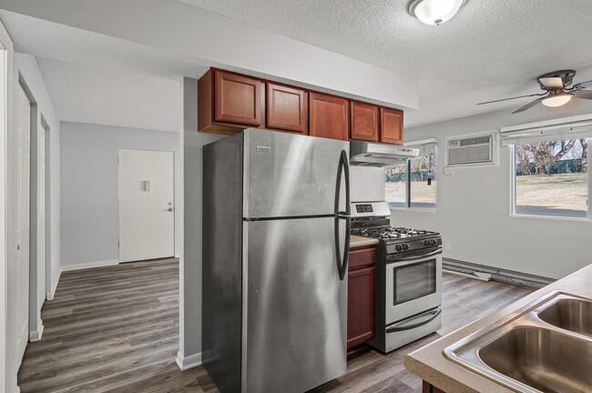 Building Photo - Rosco Apts-2720